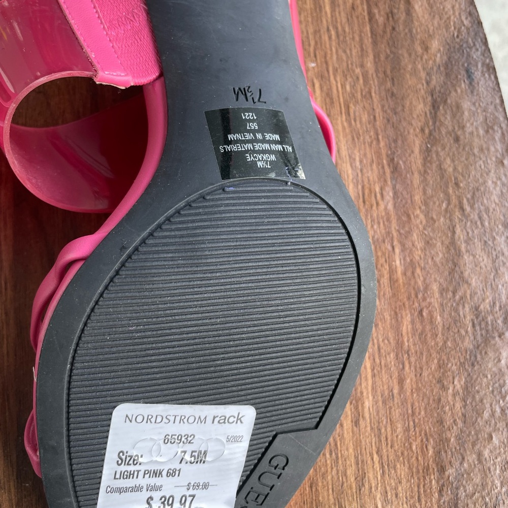 NWTGuess Women's Pink Sandals